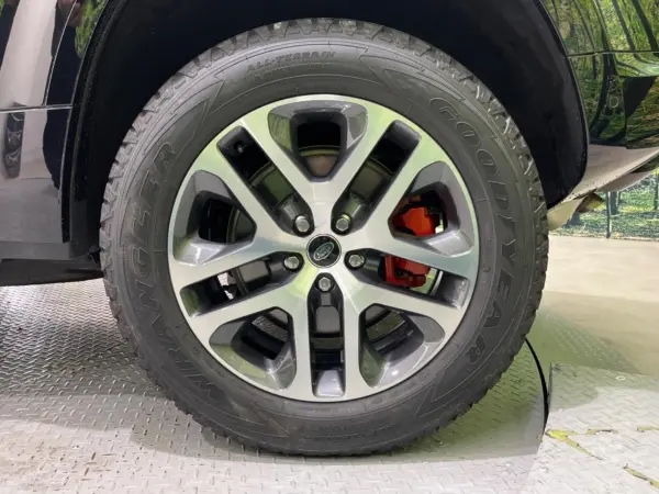 2023 Landrover Defender — photo 9 | Tuminion Kenya