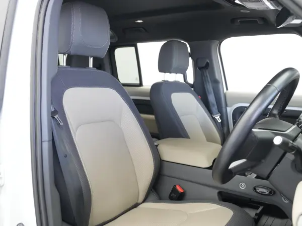 2022 Landrover Defender — photo 7 | Tuminion Kenya