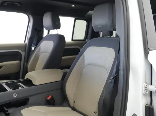 2022 Landrover Defender — photo 8 | Tuminion Kenya