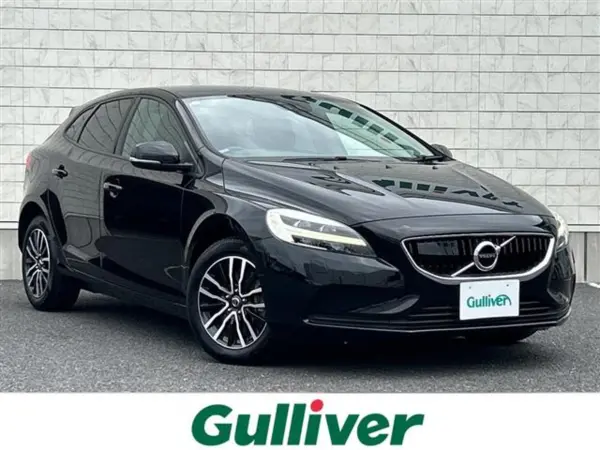 2019 Volvo V40 — photo 1