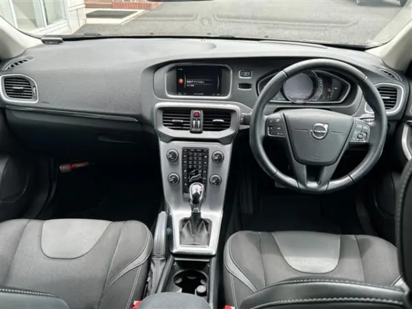 2019 Volvo V40 — photo 2 | Tuminion Kenya