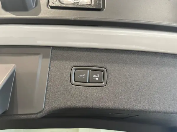 2025 Porsche Cayenne — photo 9 | Tuminion Kenya
