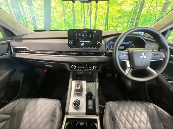 2022 Mitsubishi Outlander — photo 2 | Tuminion Kenya