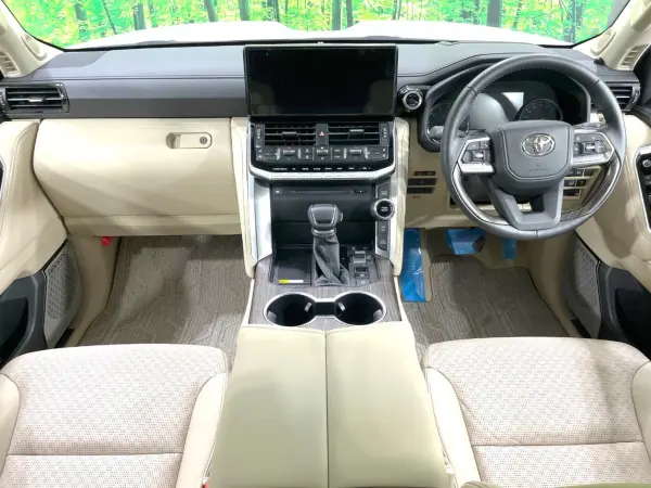 2024 Toyota Landrcuiser 300 — photo 2 | Tuminion Kenya