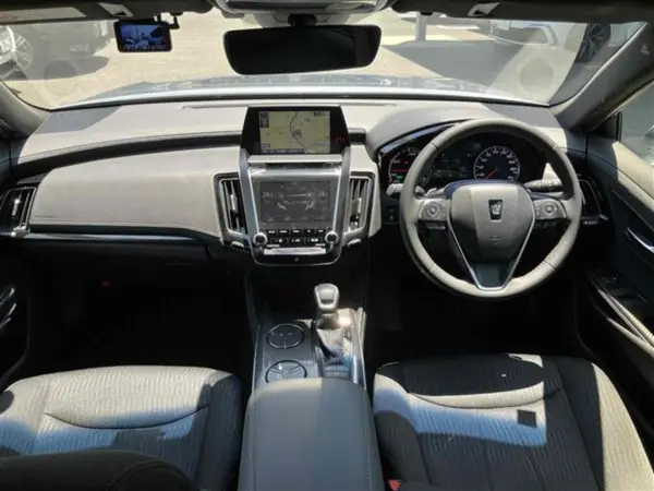 2018 Toyota Crown — photo 2 | Tuminion Kenya