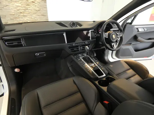 2020 Porsche Macan — photo 7 | Tuminion Kenya