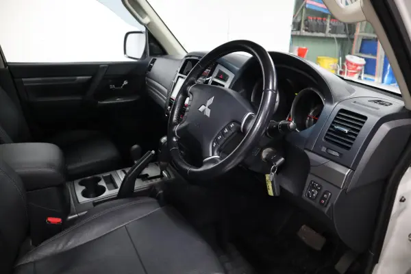 2019 Mitsubishi Pajero — photo 3 | Tuminion Kenya