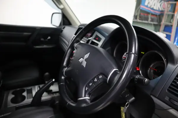 2019 Mitsubishi Pajero — photo 8 | Tuminion Kenya