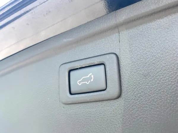 2021 Subaru Legacy Outback — photo 3 | Tuminion Kenya