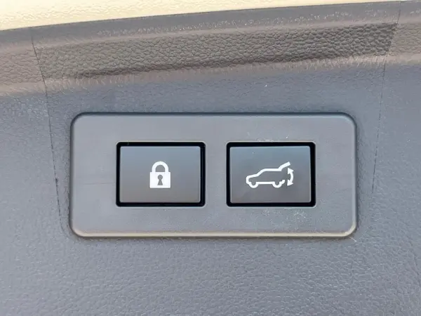 2023 Subaru Legacy Outback — photo 3 | Tuminion Kenya