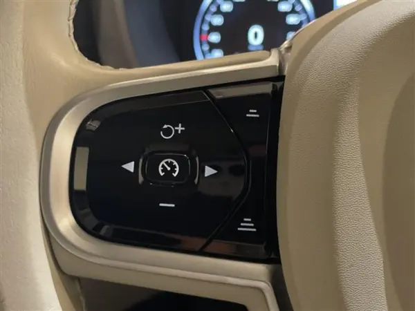 2021 Volvo Xc60 — photo 7 | Tuminion Kenya