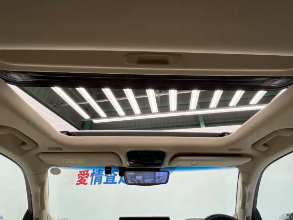 2023 Toyota Landrcuiser 300 — photo 3 | Tuminion Kenya