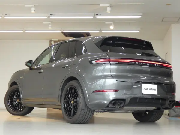 2024 Porsche Cayenne — photo 2 | Tuminion Kenya