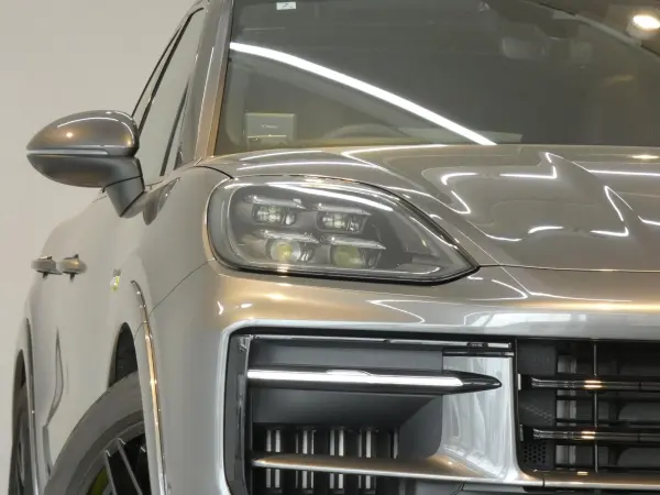 2024 Porsche Cayenne — photo 3 | Tuminion Kenya
