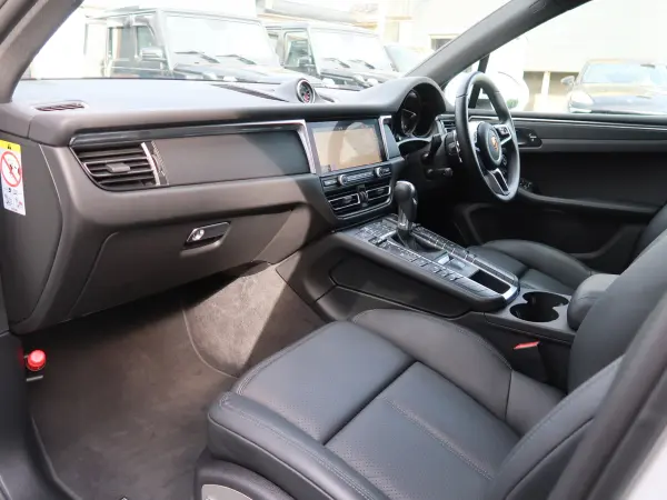 2021 Porsche Macan — photo 7 | Tuminion Kenya