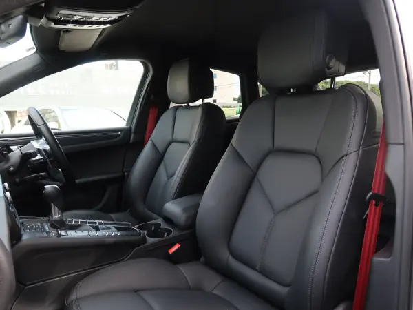 2021 Porsche Macan — photo 8 | Tuminion Kenya