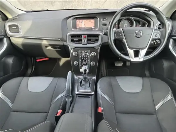 2018 Volvo V40 — photo 2 | Tuminion Kenya