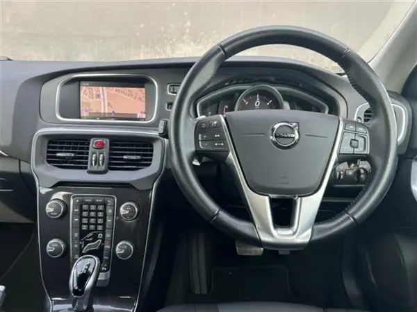 2018 Volvo V40 — photo 3 | Tuminion Kenya
