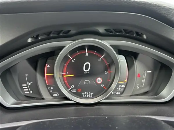 2018 Volvo V40 — photo 7 | Tuminion Kenya