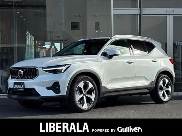 2024 Volvo Xc40 — photo 1