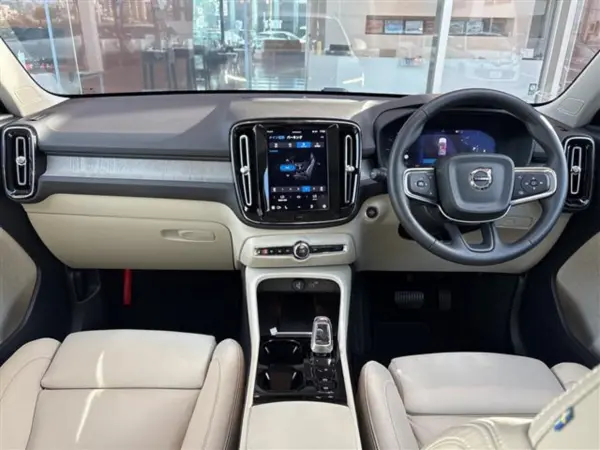 2024 Volvo Xc40 — photo 3 | Tuminion Kenya