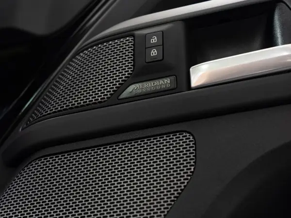 2022 Landrover Defender — photo 7 | Tuminion Kenya