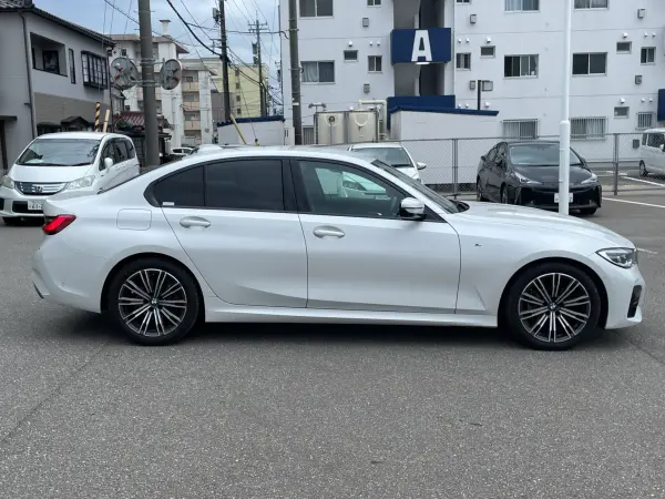 2022 Bmw 3 Series — photo 3 | Tuminion Kenya