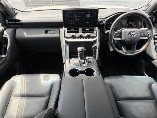 2024 Toyota Landrcuiser 300 — photo 2 | Tuminion Kenya