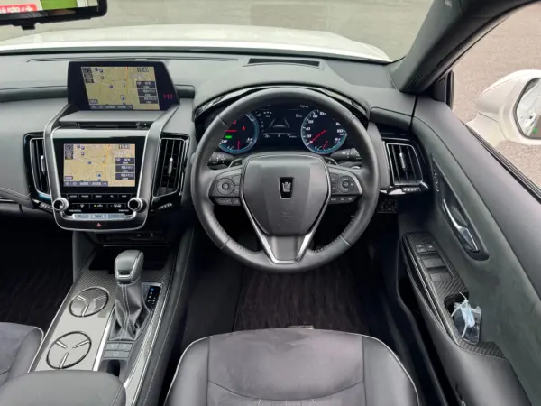 2018 Toyota Crown — photo 8 | Tuminion Kenya