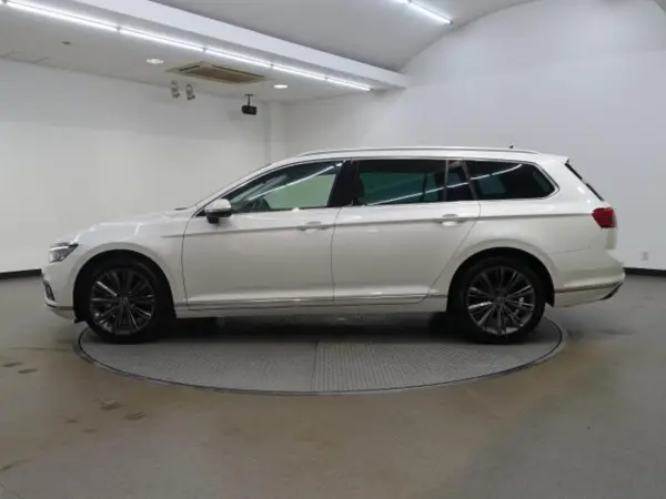 2021 Volkswagen Passat — photo 2 | Tuminion Kenya