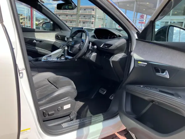 2022 Peugeot 5008 — photo 7 | Tuminion Kenya