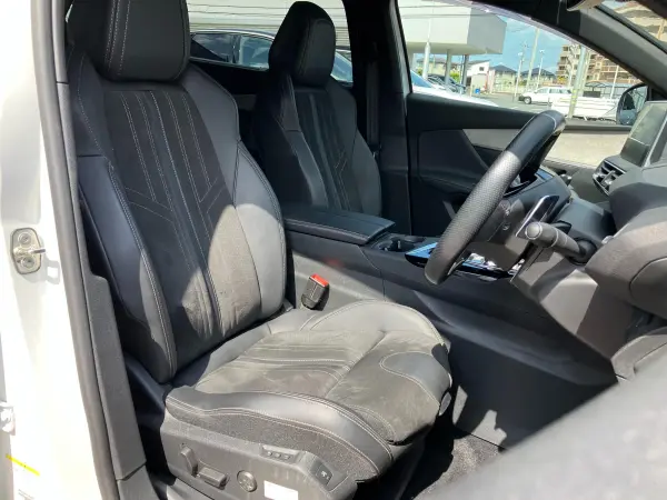 2022 Peugeot 5008 — photo 8 | Tuminion Kenya