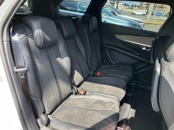 2022 Peugeot 5008 — photo 9 | Tuminion Kenya