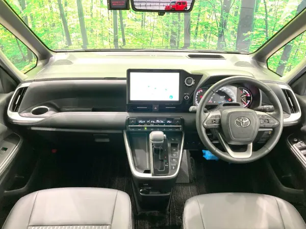 2023 Toyota Noah — photo 2 | Tuminion Kenya