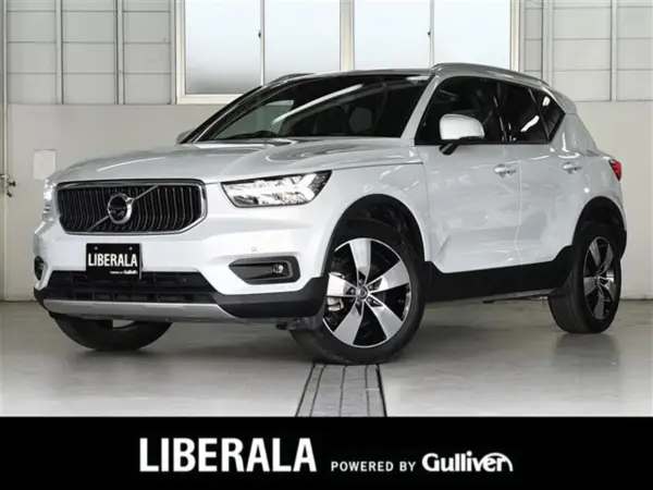 2022 Volvo Xc40 — photo 1
