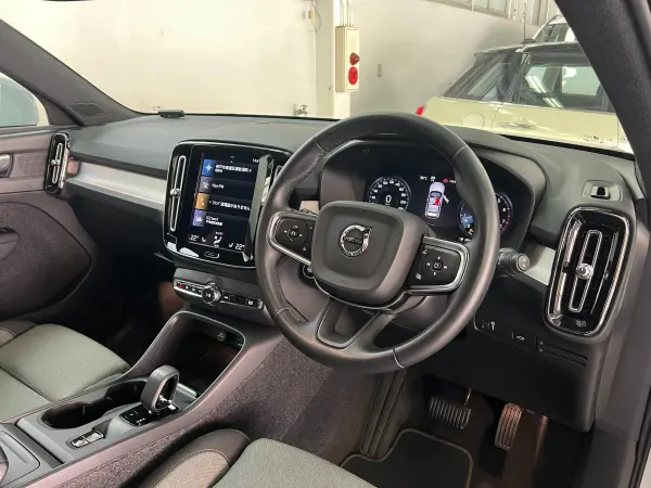 2022 Volvo Xc40 — photo 2 | Tuminion Kenya