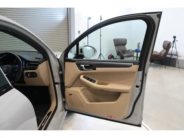 2024 Porsche Macan — photo 8 | Tuminion Kenya