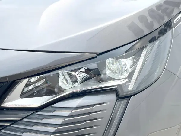 2022 Peugeot 5008 — photo 8 | Tuminion Kenya