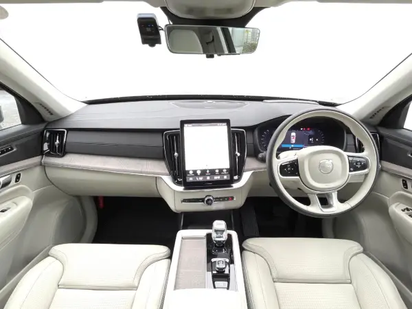 2025 Volvo Xc90 — photo 2 | Tuminion Kenya