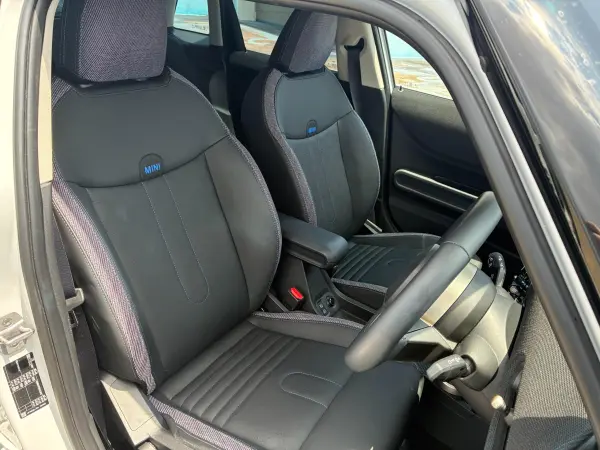 2025 Mini Cooper — photo 8 | Tuminion Kenya