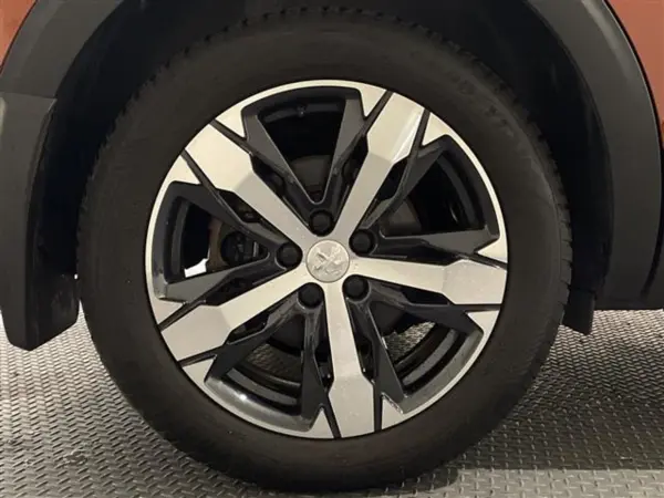 2023 Peugeot 5008 — photo 8 | Tuminion Kenya