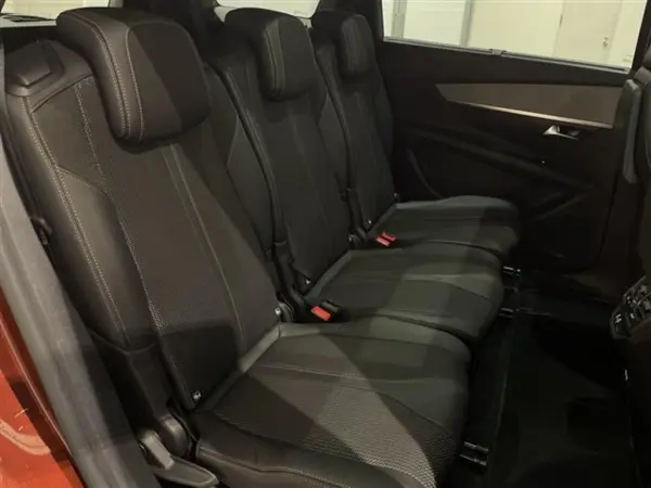 2023 Peugeot 5008 — photo 2 | Tuminion Kenya