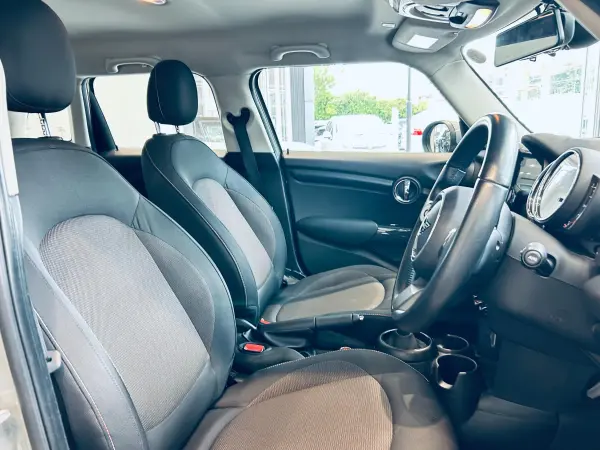 2022 Mini Cooper — photo 9 | Tuminion Kenya