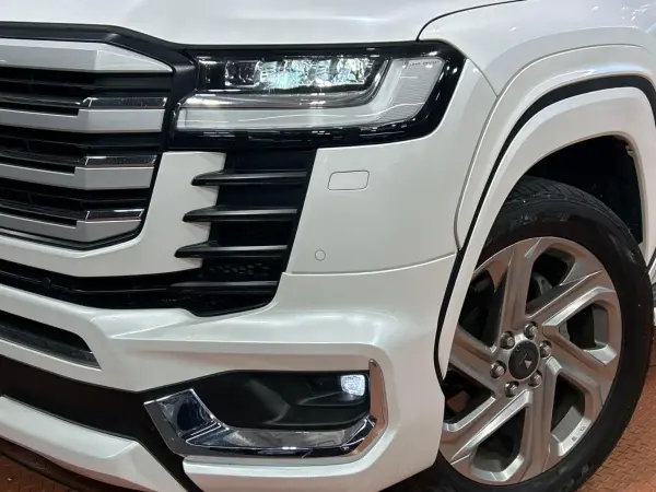 2025 Toyota Landrcuiser 300 — photo 9 | Tuminion Kenya