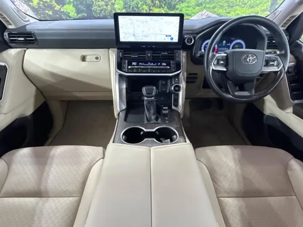 2025 Toyota Landrcuiser 300 — photo 2 | Tuminion Kenya