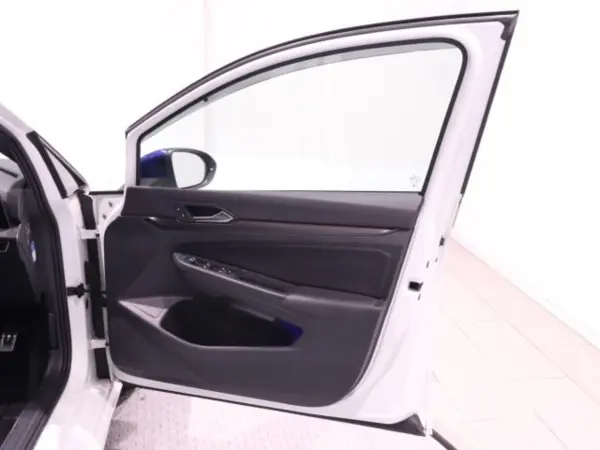 2023 Volkswagen Golf — photo 8 | Tuminion Kenya