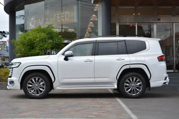 2024 Toyota Landrcuiser 300 — photo 2 | Tuminion Kenya