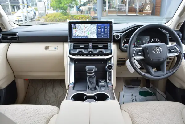 2024 Toyota Landrcuiser 300 — photo 7 | Tuminion Kenya