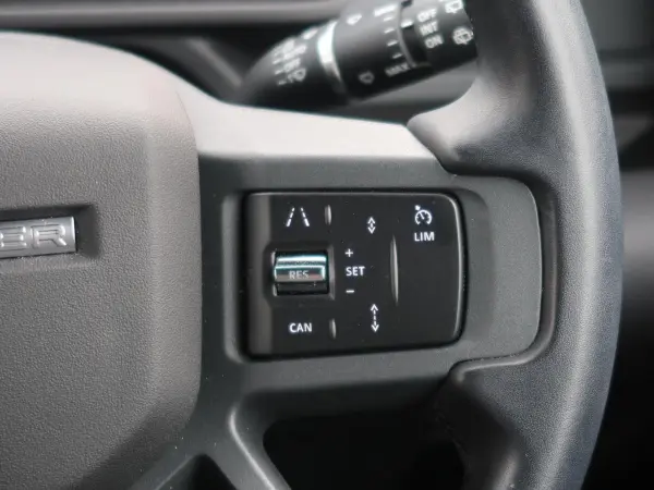 2024 Landrover Defender — photo 3 | Tuminion Kenya