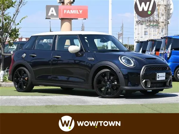 Mini Cooper S 5 Door Resolute Edition DCT ACC Apple CarPlay Nappa Leather Steering Wheel Seat Cover Wireless Charging Comfort Access Genuine 18-inch AW Genuine HDD Navigation Backup Camera Bluetooth Front/Rear Corner Sensors Resolute Bonnet Stripes (Enigmatic Black Metallic) — 2023, 12,000km, for sale in Kenya